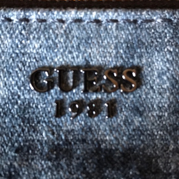 Guess? Crossbody purse - Picture 2 of 8